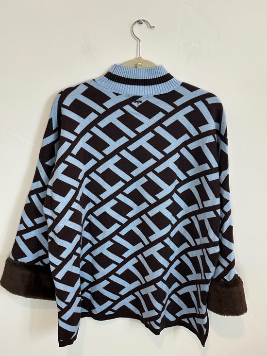NWOT Tyler Boe Powder Blue and Brown Knit Sweater w/Faux Fur Cuffs Size M/L - Picture 4 of 11